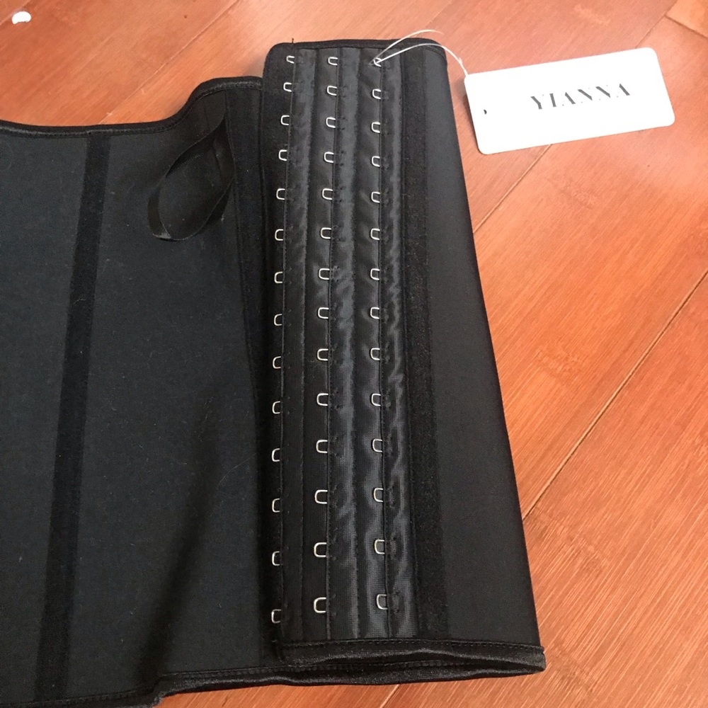 Black waist Trainer